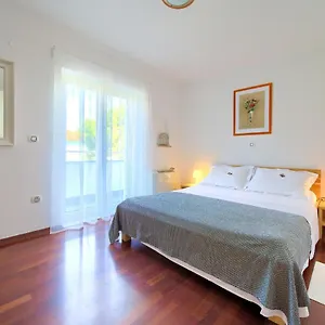 Bed&breakfast Lucija Panzió Punat